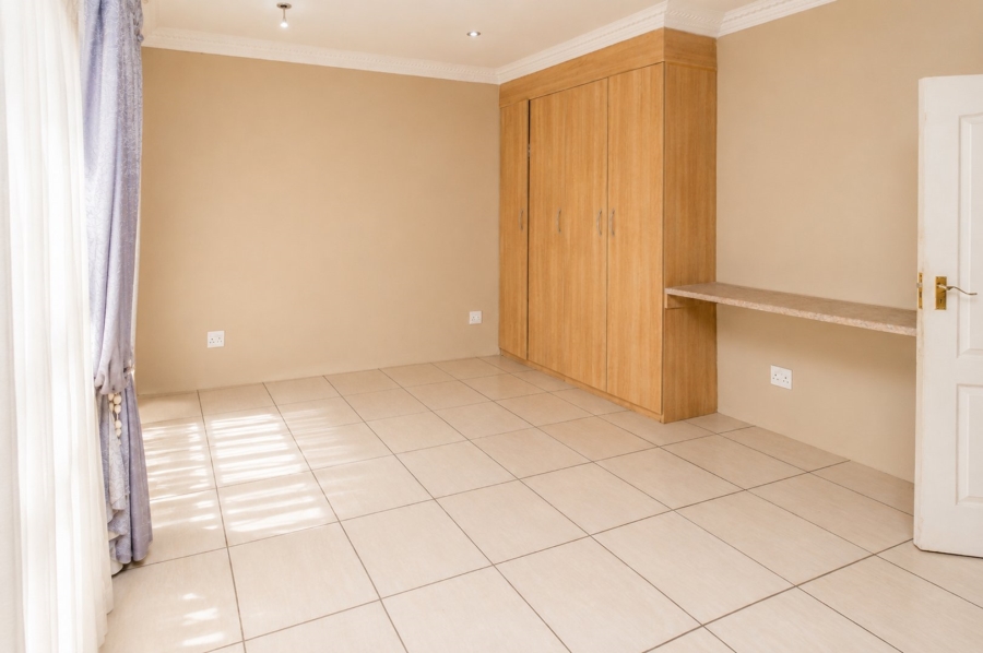 4 Bedroom Property for Sale in Kosmos Ridge North West